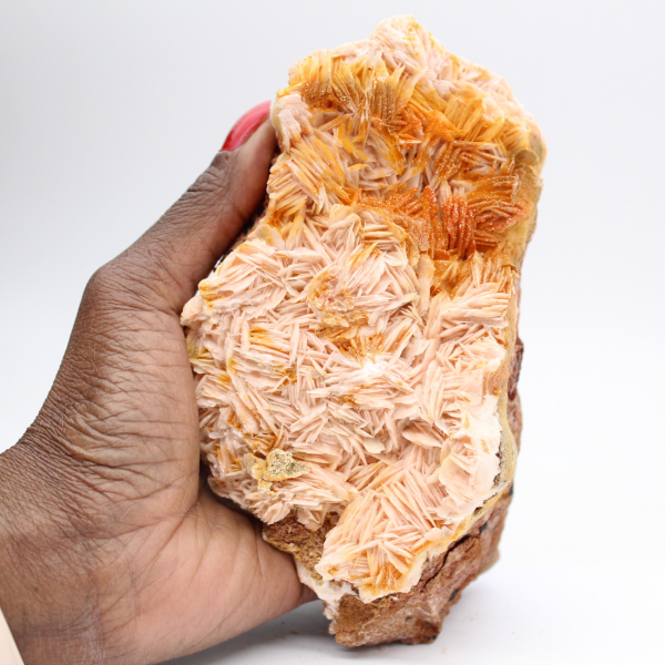 Marockansk orange baryt med strukturerade kristaller