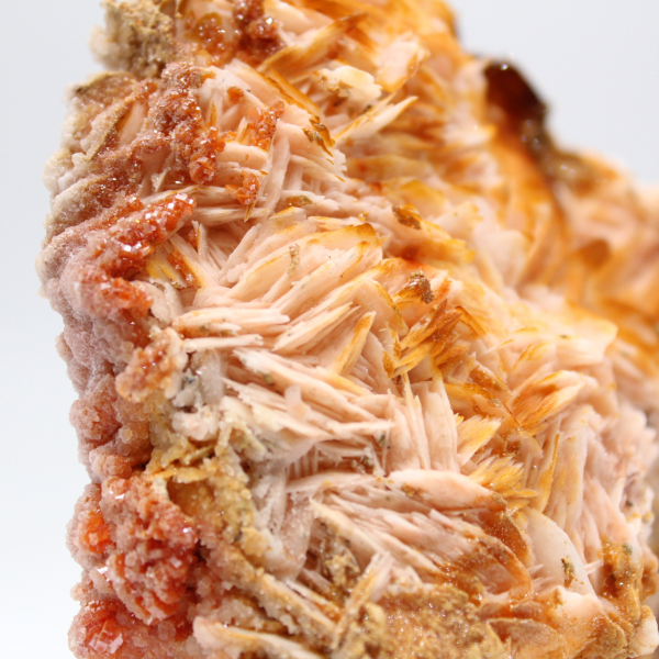 Orangea barytkristaller från Marocko för samlare