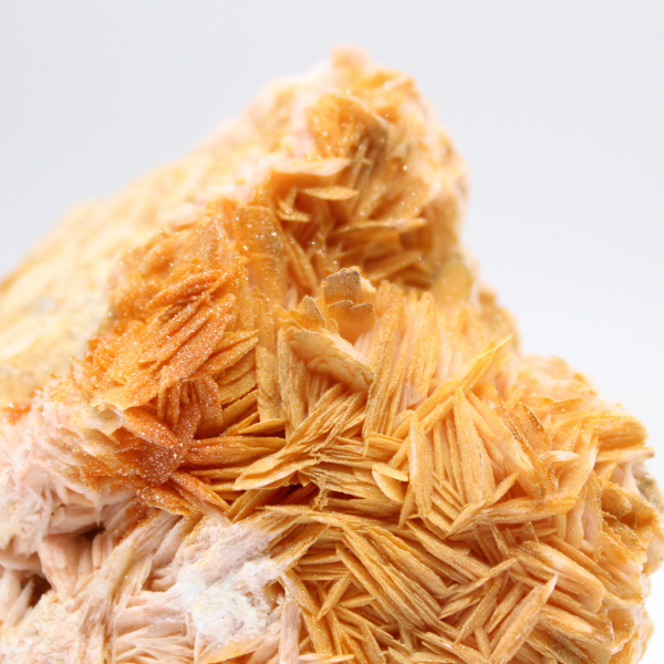 Marockansk orange baryt med naturliga kristaller