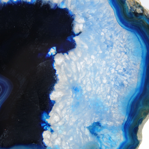 Blå agatskivor polerade för dekoration och studier