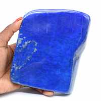 Stort polerat lapis lazuli-block