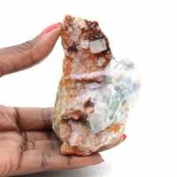 Marockansk fluoritsten: Gröna kristaller på sten Marockansk fluoritsten: Gröna kristaller på sten