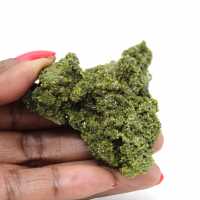 Gröna epidotkristaller på matris från Marocko