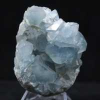 Celestin från Madagaskar: Kristaller och naturlig drus