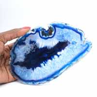 Tunn skiva av blå agat av brasilianskt ursprung