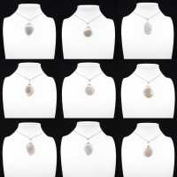 Hängsmycke med bandad agat