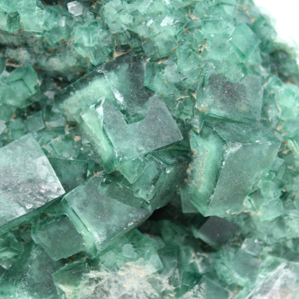 Fluorit kristalliserade i en kub på nästan 4 kilo