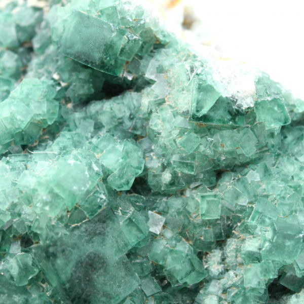 Fluorit kristalliserade i en kub på nästan 4 kilo