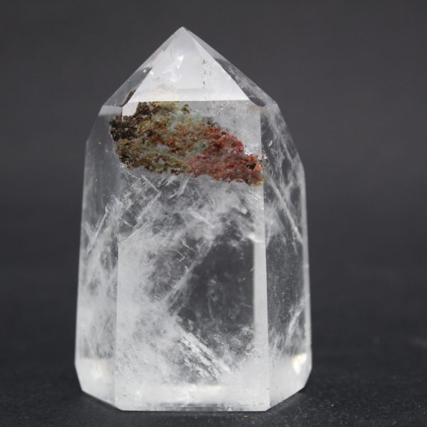 Bergkristallprisma med inneslutning
