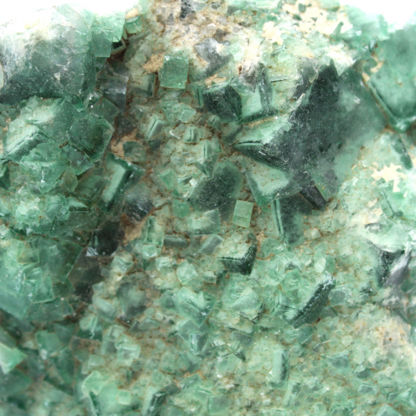 Kubisk kristallisation av fluorit från madagaskar