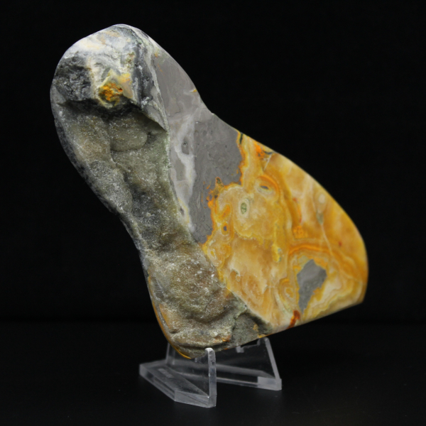 Stor humla i jaspis i natursten