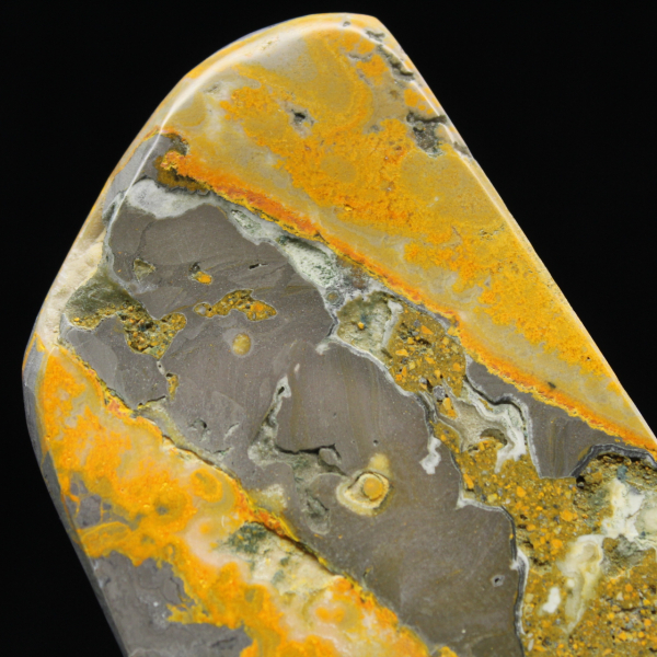 Jaspishumlaexemplar vulkanisk bergart