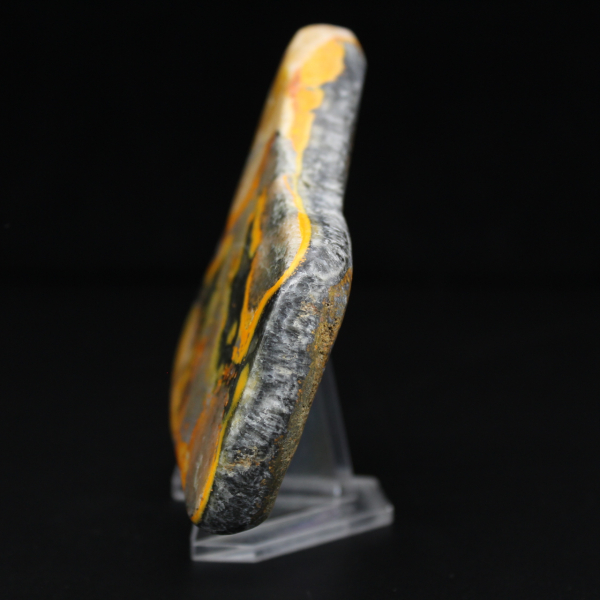 Polerad humlajaspis äkta sten