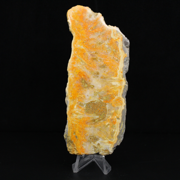 Polerat vulkaniskt humlejaspisprov