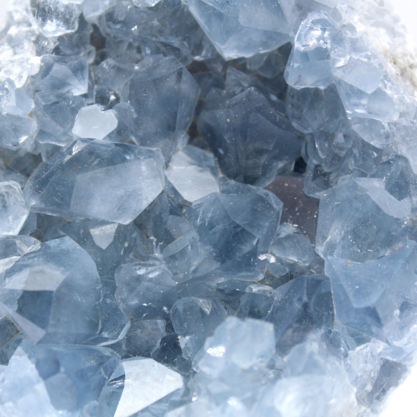 Blå celesit från Madagaskars naturliga geode