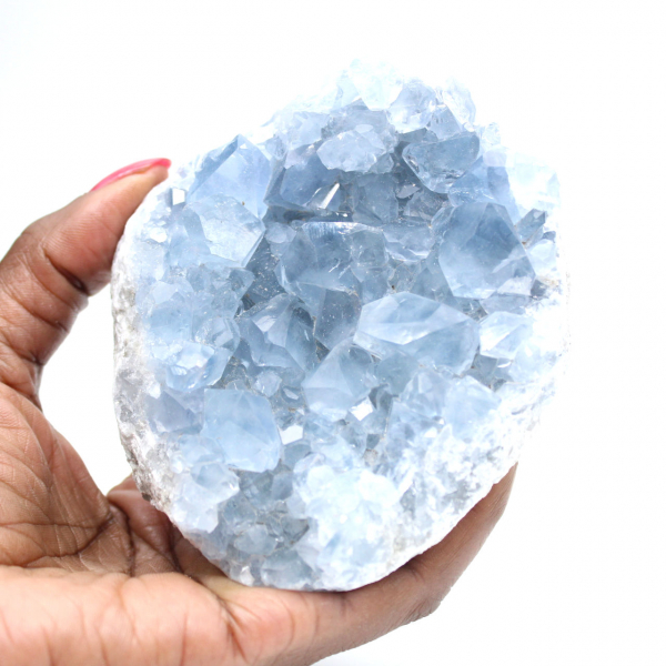Blå celesit från Madagaskars naturliga geode