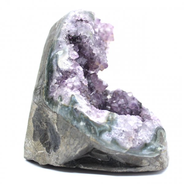 Brasiliansk ametistprov – Geometrisk skönhet och renhet