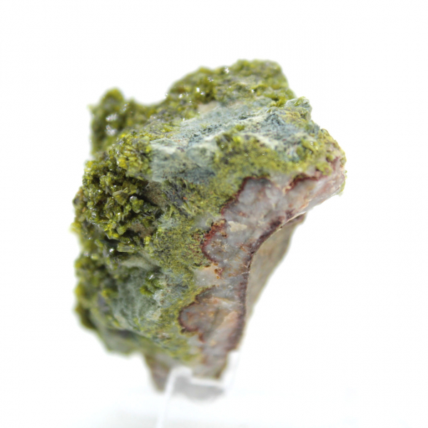 Liten grön epidot på marockansk matris