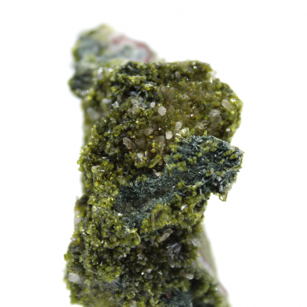 Grön epidot från Marocko på tunn matris