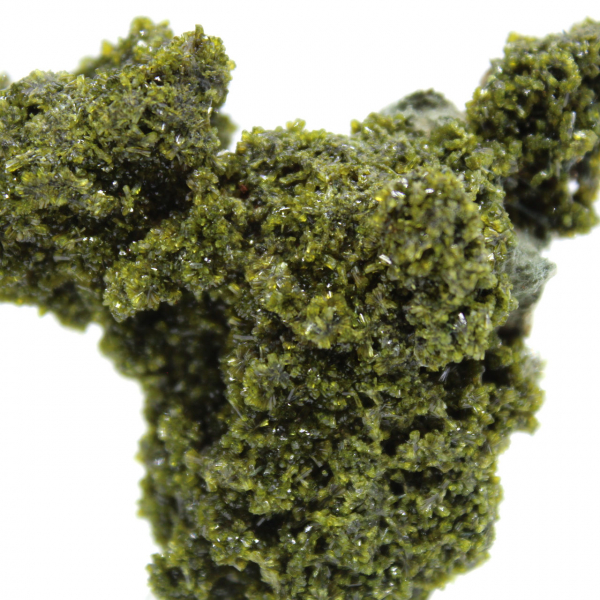 Gröna epidotkristaller på matris från Marocko