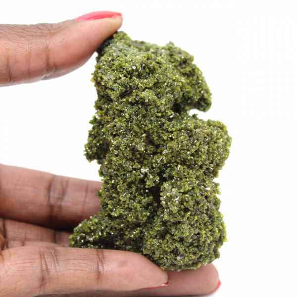 Epidotkristaller från Marocko på beige matris