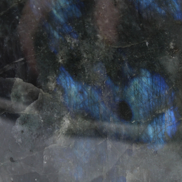 Polerad labradoritsten, dekorativt föremål från Madagaskar