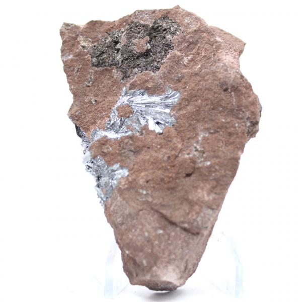 Autentiska pyrolusitkristaller på matris