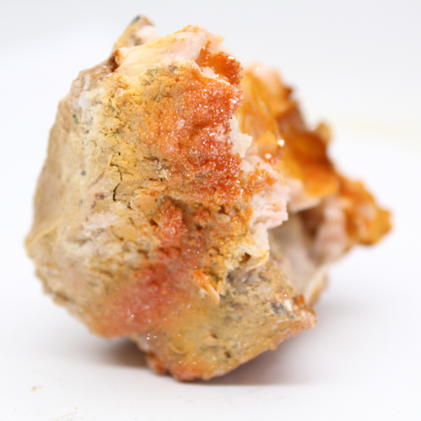 Litet exemplar av orange baryt från Marocko