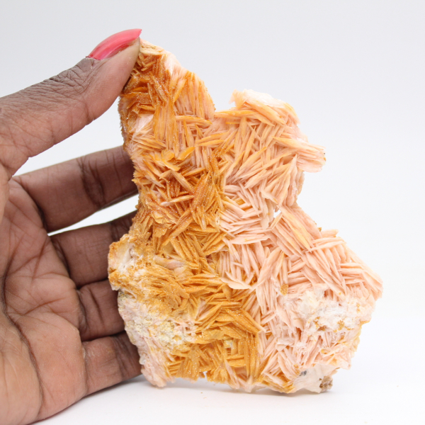 Marockansk orange baryt med ljusa kristaller