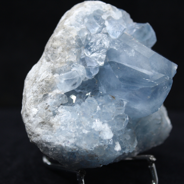 Celestin från Madagaskar: Druse och råa kristaller