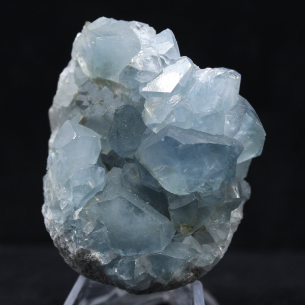 Celestin från Madagaskar: Kristaller och naturlig drus