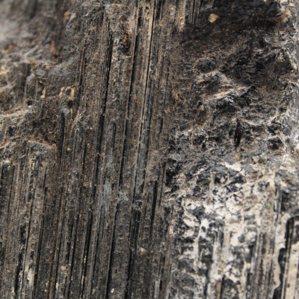 Stor svart turmalin från Madagaskar - Autentisk mineral