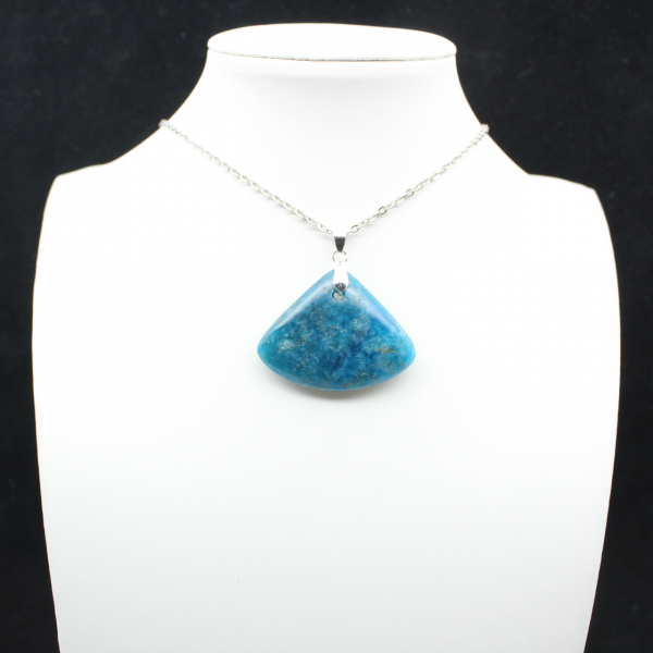 Blå apatithänge - Mineralogiskt prov från Madagaskar