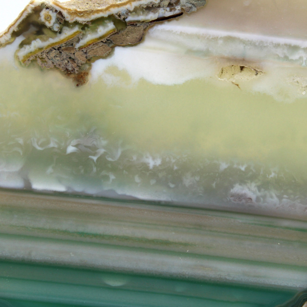 Skivad grön agat – Naturligt exemplar från Brasilien 210 g