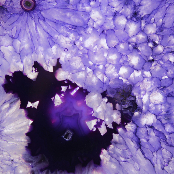 Skiva av massiv brasiliansk agat, nyanser av lila