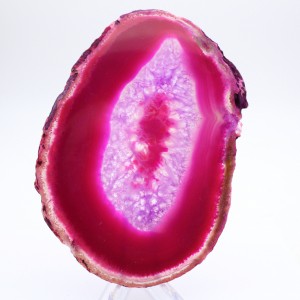 Polerad skiva av färgad rosa agat