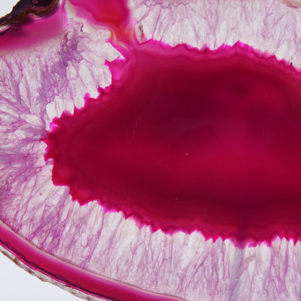 Tunn skiva av rosafärgad agat