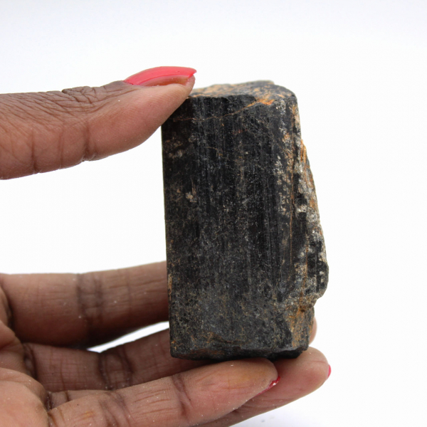 Liten svart turmalin från Madagaskar - Råprov