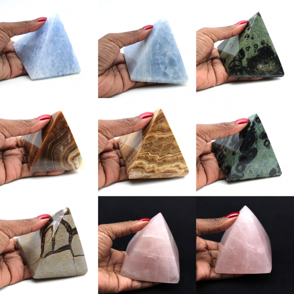 Blå kalcitpyramid