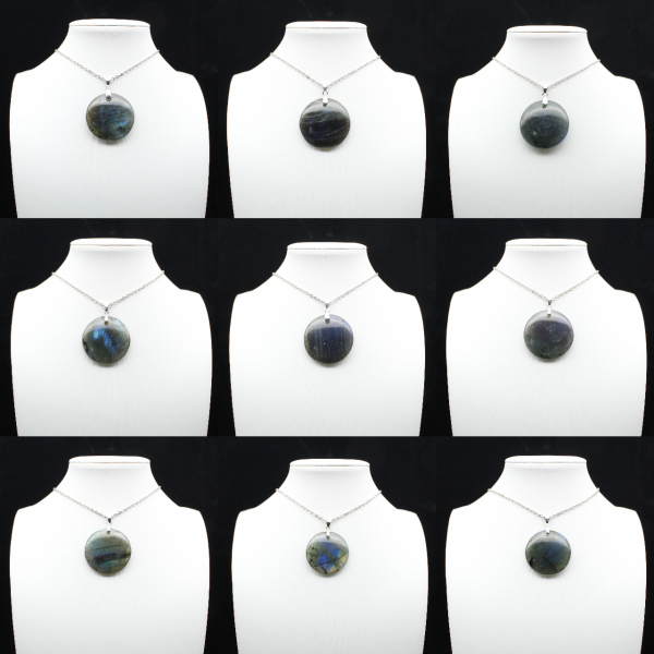 Runt labradorithänge