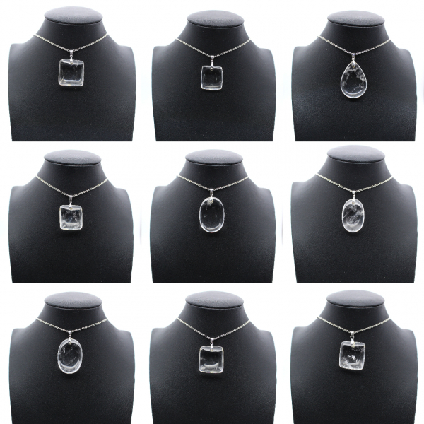 Hängsmycke i polerad kvarts