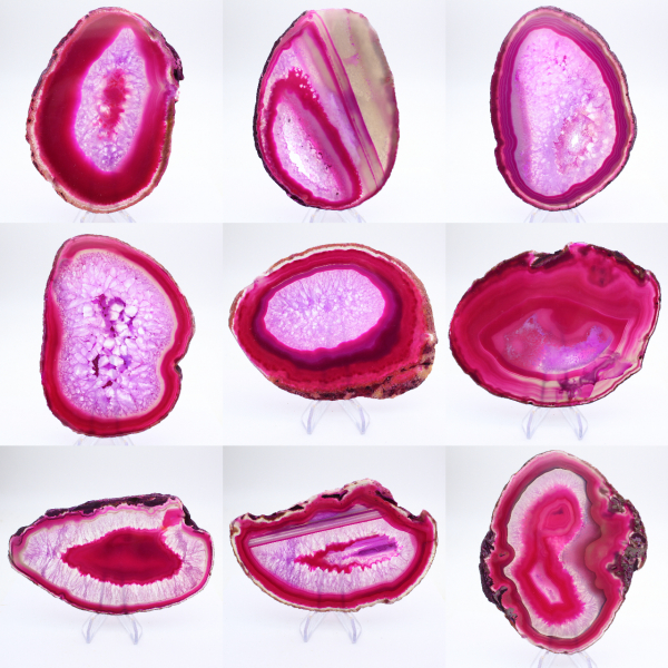 Polerad skiva av färgad rosa agat