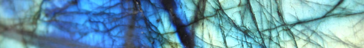 Labradorite: Upptäck denna stens hemligheter med mystiska reflektioner labradorite bloc 030