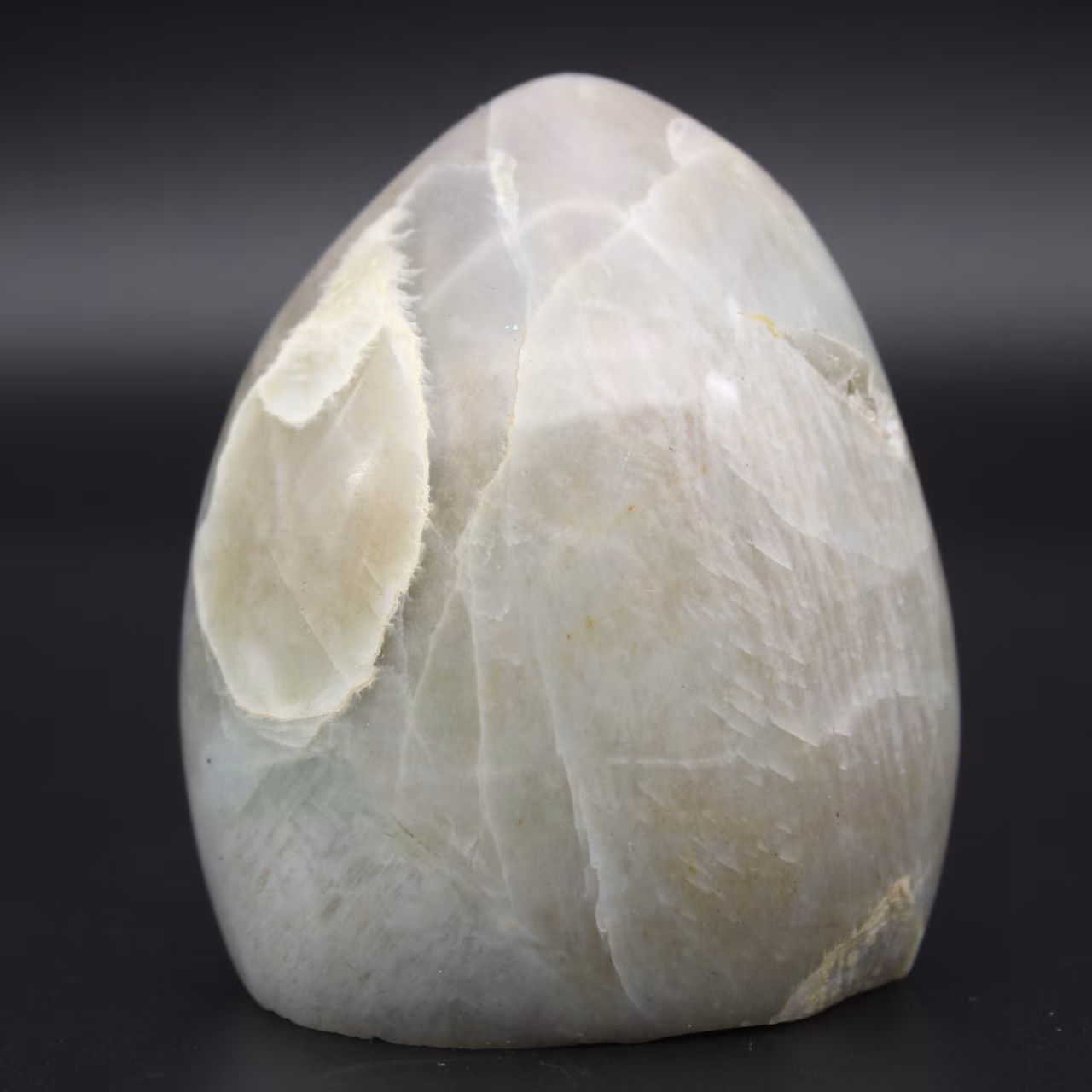 Garnierite rock