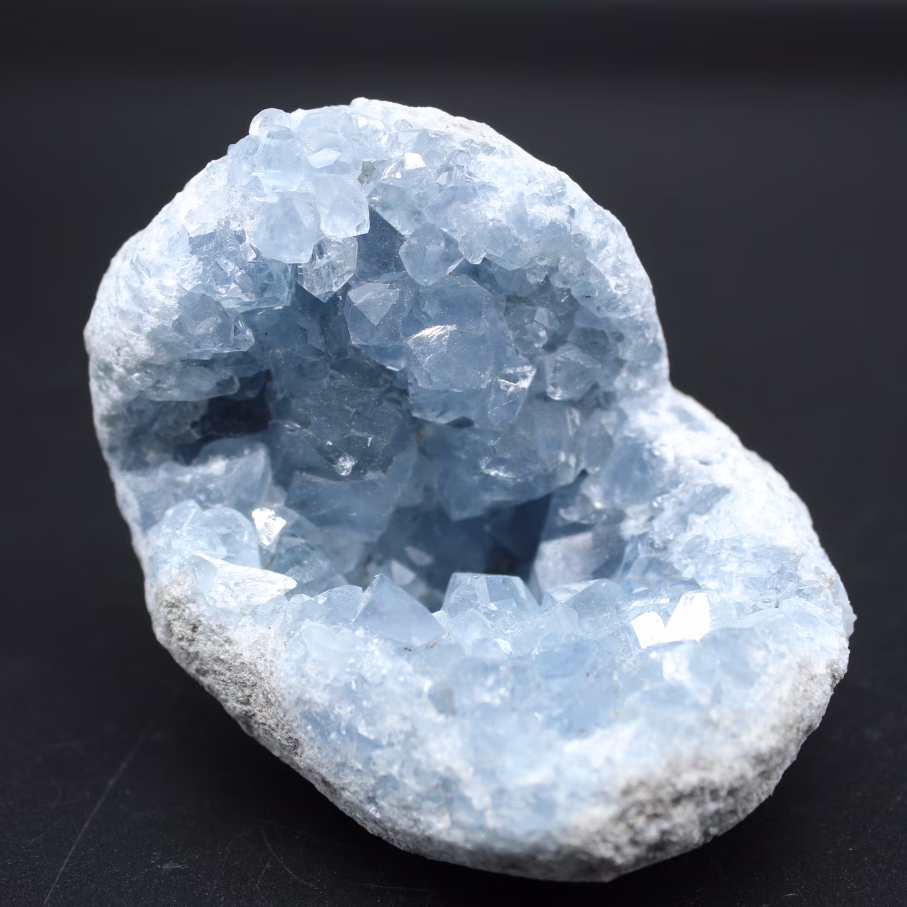 Block av kristalliserad naturlig Celestite