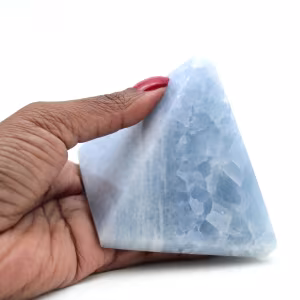 Blå kalcitpyramid