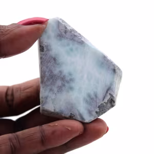 Halvpolerad larimar plakett