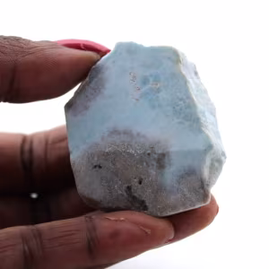 Halvpolerad larimar plakett