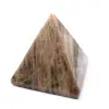 Microcline stenpyramid från Madagaskar - 2