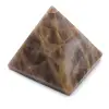 Microcline stenpyramid från Madagaskar - 2